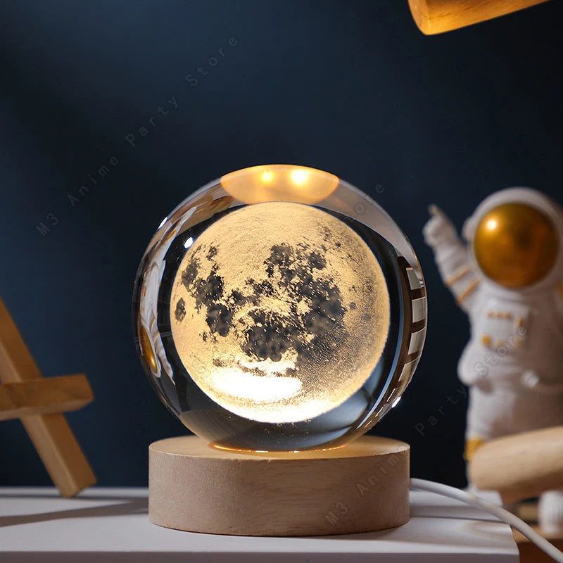 Bilă de Cristal 3D cu LED - Lampă de Noapte Galaxie cu Planete, Lună și Saturn - 5cm