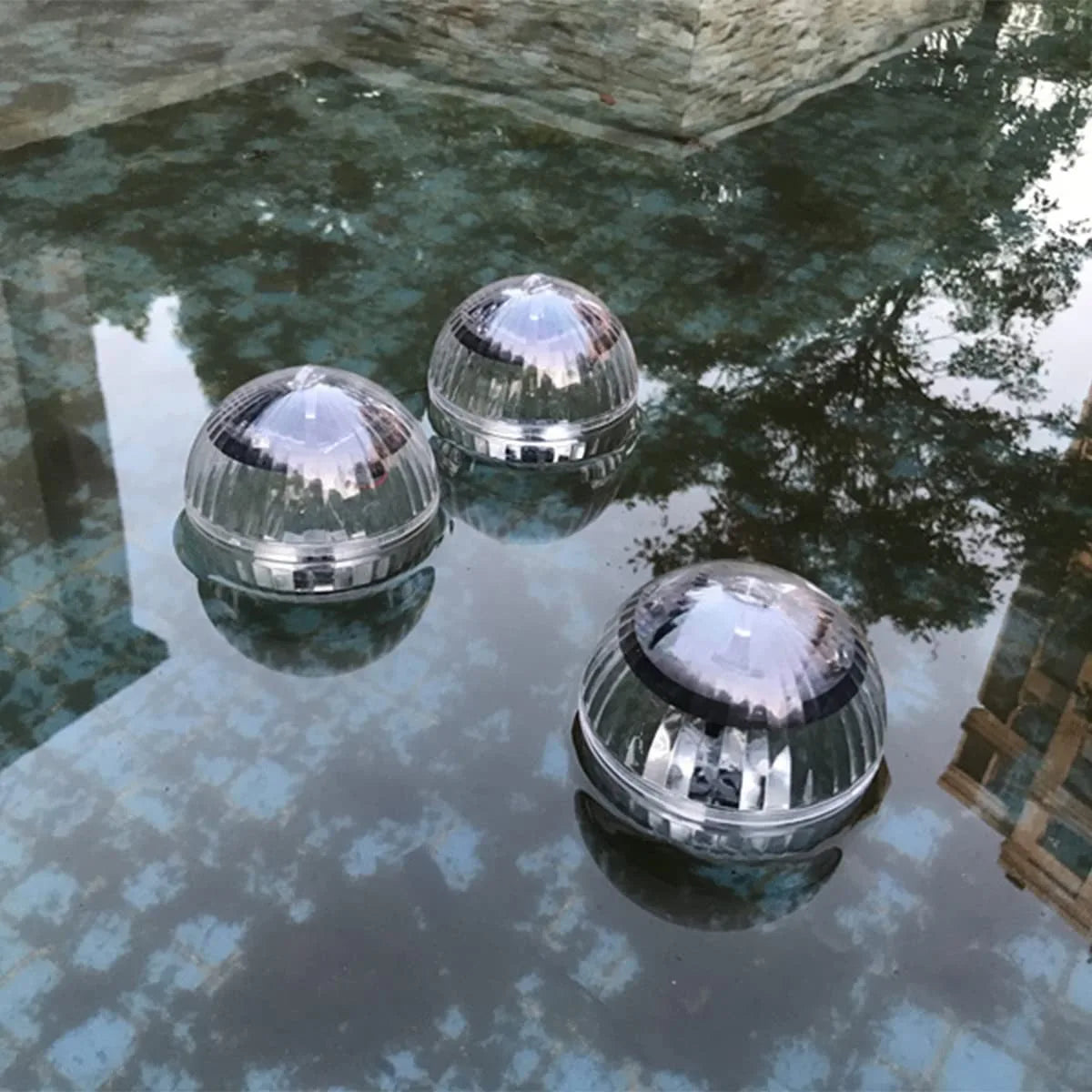 Lampă Solară Plutitoare LED RGB - Decorațiune Premium pentru Piscină și Grădină