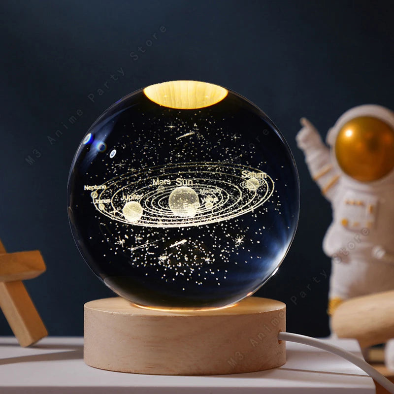 Bilă de Cristal 3D cu LED - Lampă de Noapte Galaxie cu Planete, Lună și Saturn - 5cm